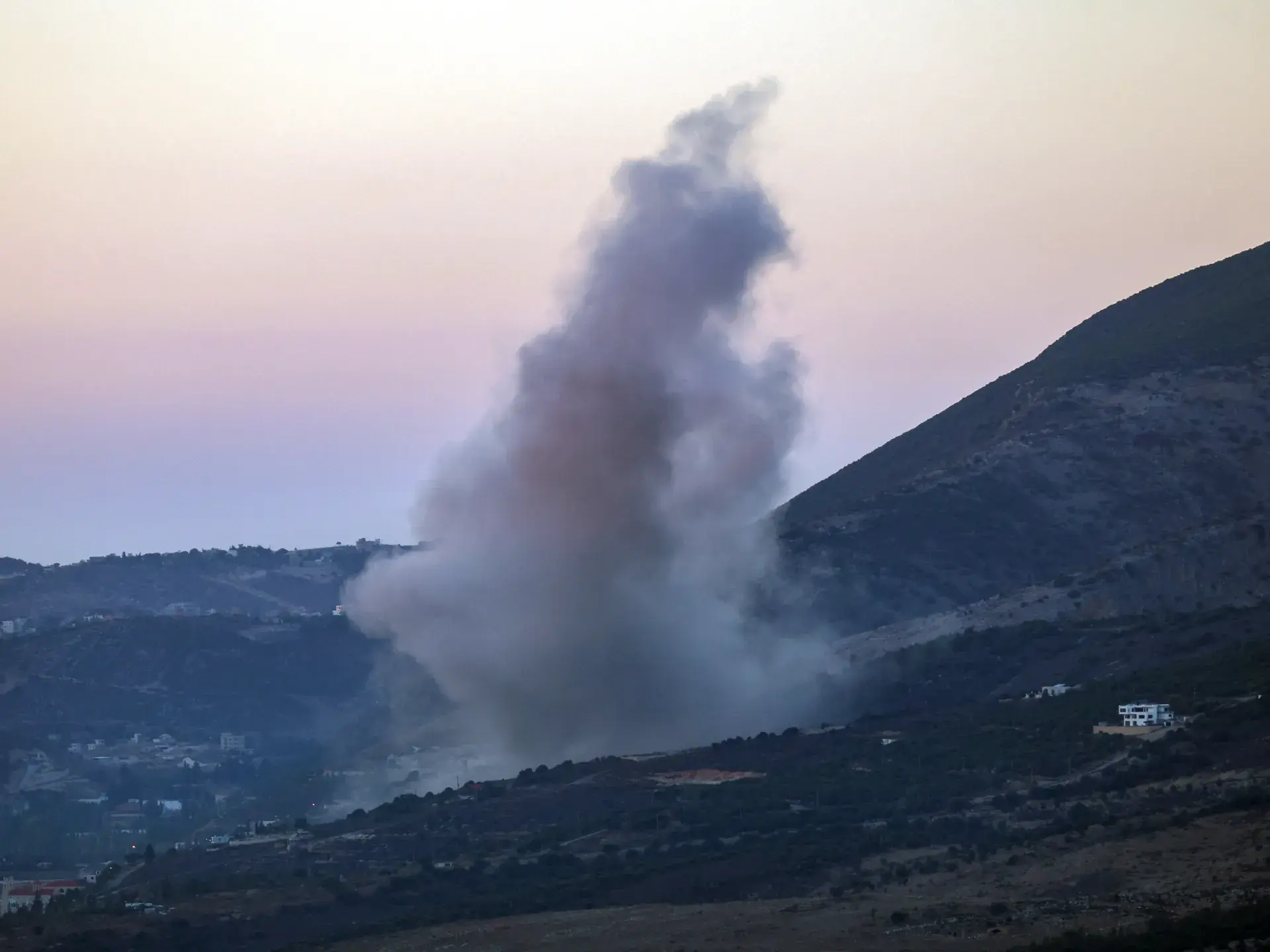 Livanda İsrail zərbələri: 4 ölü, atəşkəs yenidən pozuldu