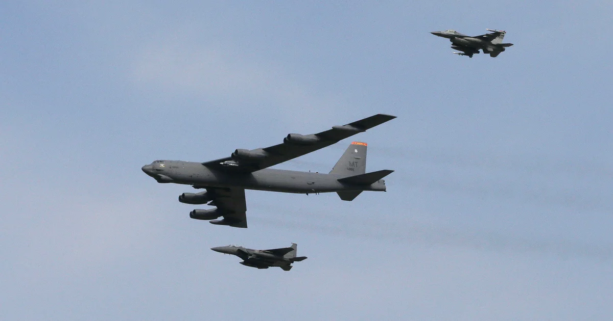 ABŞ Venesuela sahillərinə B-52 bombardmançıları göndərdi