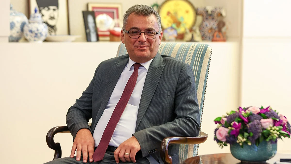 Saray qapılarını vətəndaşlara açdı